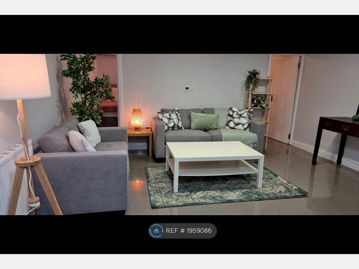 2 Bedroom Flat To Rent In Stamford Hill, London, N16