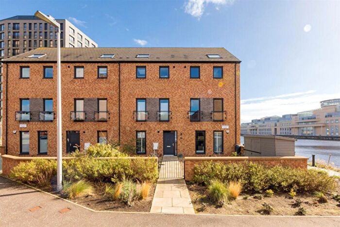 3 Bedroom Flat For Sale In Hudson Gait, Leith, Edinburgh, EH6