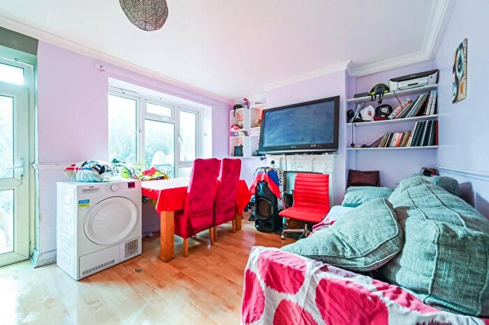 3 Bedroom Flat For Sale In Mason Close, , Royal Docks, London, E16