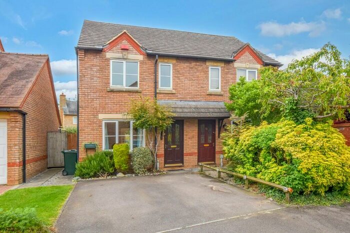 3 Bedroom Semi-Detached House To Rent In Lily Close, Bicester, Oxfordshire, OX26