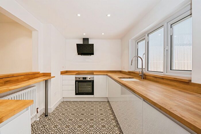 2 Bedroom Semi-Detached Bungalow For Sale In Braeside Crescent, Southampton, SO19