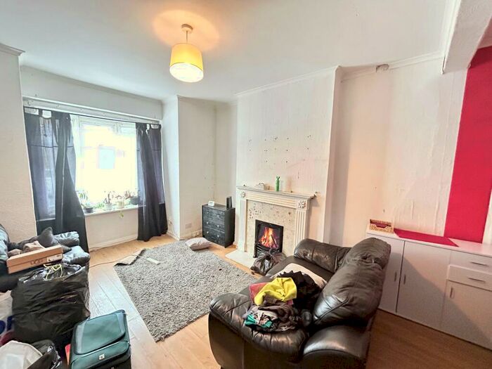 3 Bedroom House To Rent In Plumstead, SE18