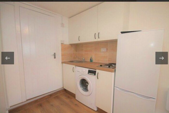 Studio To Rent In Shropshire Close, Mitcham, CR4