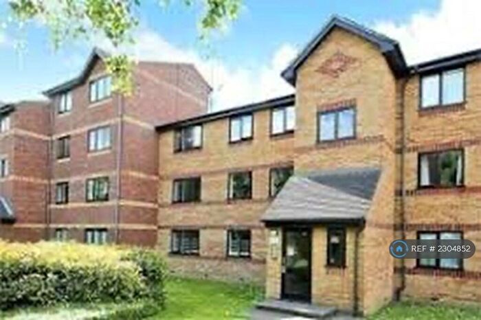 1 Bedroom Flat To Rent In Greenslade Road, Barking, IG11
