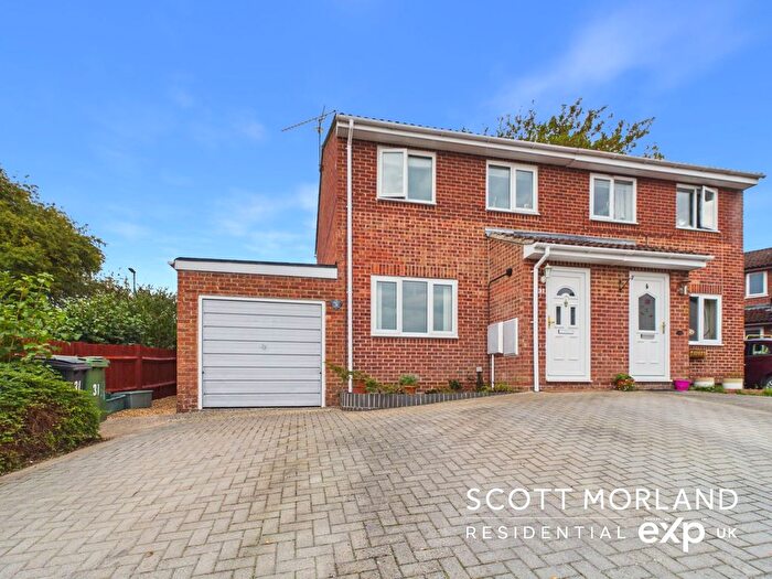 3 Bedroom Semi-Detached House For Sale In Mathias Walk, Basingstoke, RG22