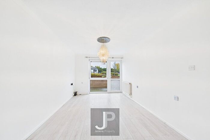 1 Bedroom Property To Rent In Defoe Way, Romford, RM5