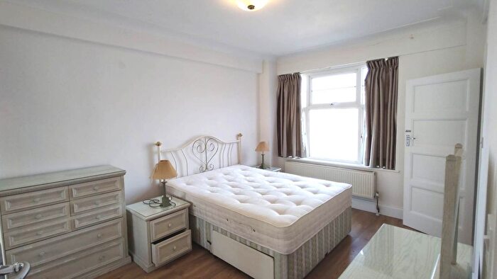 2 Bedroom Flat To Rent In College Crescent, London, NW3