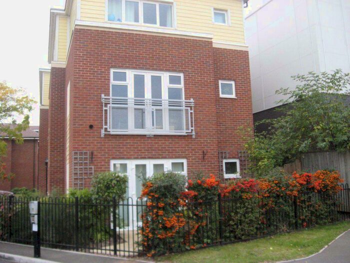 2 Bedroom Flat To Rent In Jupiter Court, Cippenham, SL1