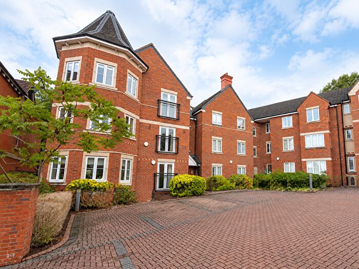 2 Bedroom Flat For Sale In Fennyland Lane, Kenilworth, CV8