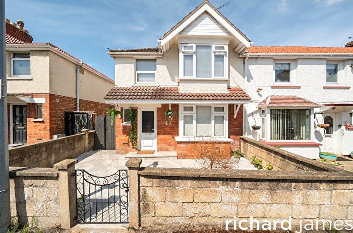 3 Bedroom Terraced House For Sale In Westmorland Road, Swindon, SN1