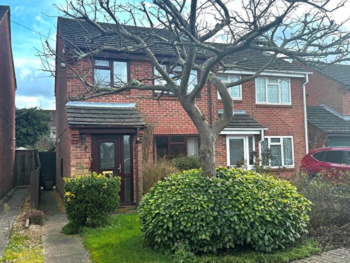 3 Bedroom Semi-Detached House For Sale In Hayward Court, Holbury, SO45