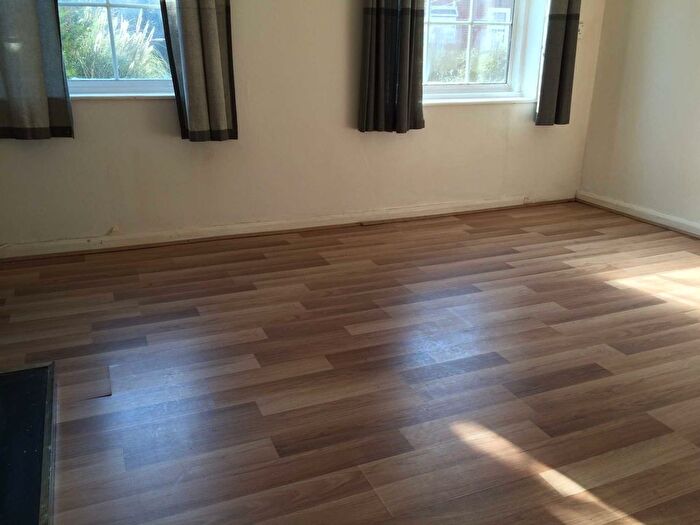 1 Bedroom Flat To Rent In Hunters Grove, Hayes, UB3