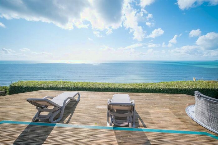 1 Bedroom Chalet For Sale In Freathy Cliff, Millbrook, Torpoint, PL10