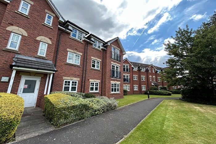 2 Bedroom Flat To Rent In Riding Close, Sale, M33