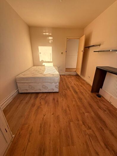 2 Bedroom Flat To Rent In St. Johns Road, Isleworth, TW7
