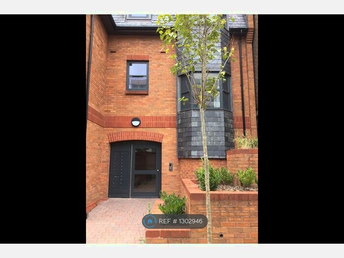 1 Bedroom Flat To Rent In The Coppice, Slough SL1