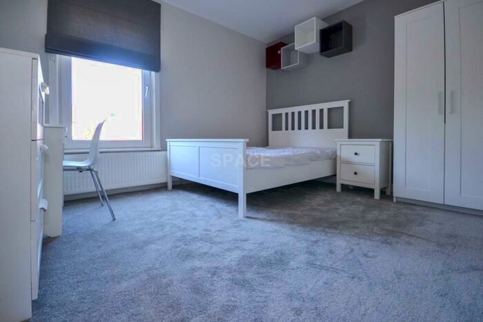 4 Bedroom Terraced House To Rent In Foxhill Road, Reading, Berkshire, RG1