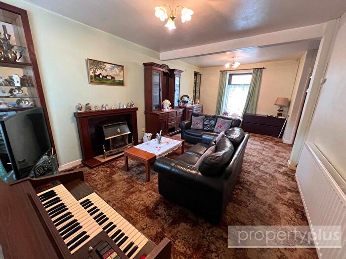 3 Bedroom End Of Terrace House For Sale In Hendre Wen Road, Treorchy, Rhondda Cynon Taff, CF42