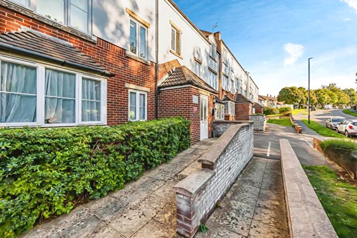2 Bedroom Apartment For Sale In Sturminster Road, Bristol, BS14