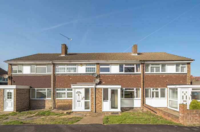 3 Bedroom Terraced House For Sale In Sussex Close, Ilford, IG4