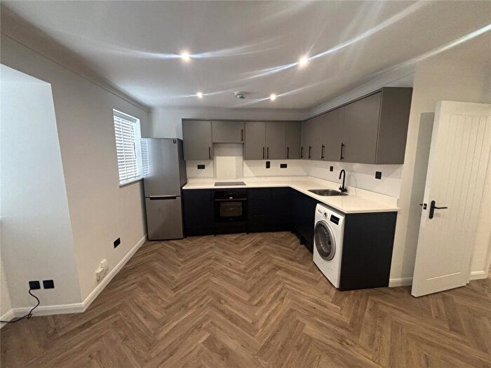 2 Bedroom Flat To Rent In Garlands Road, Redhill, Surrey, RH1