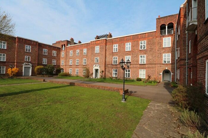 2 Bedroom Apartment To Rent In Surbiton Court, St Andrews Square, KT6