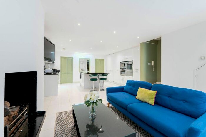 3 Bedroom Property To Rent In Addison Avenue, Holland Park, London, W11