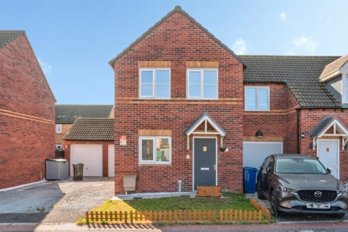 3 Bedroom End Of Terrace House For Sale In Oxford Street, Thorne, Doncaster, DN8