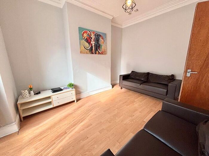 5 Bedroom Terraced House To Rent In Ashville Terrace, Hyde Park, Leeds, LS6