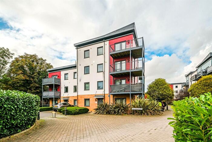 2 Bedroom Flat To Rent In Shingly Place, The Ridgeway, Chingford, E4