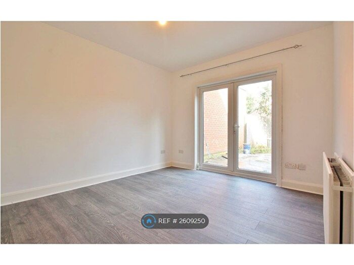 3 Bedroom Semi-Detached House To Rent In Kings Avenue, Hounslow, TW3