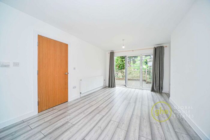 2 Bedroom Flat To Rent In Edith Road, Croydon, London, SE25