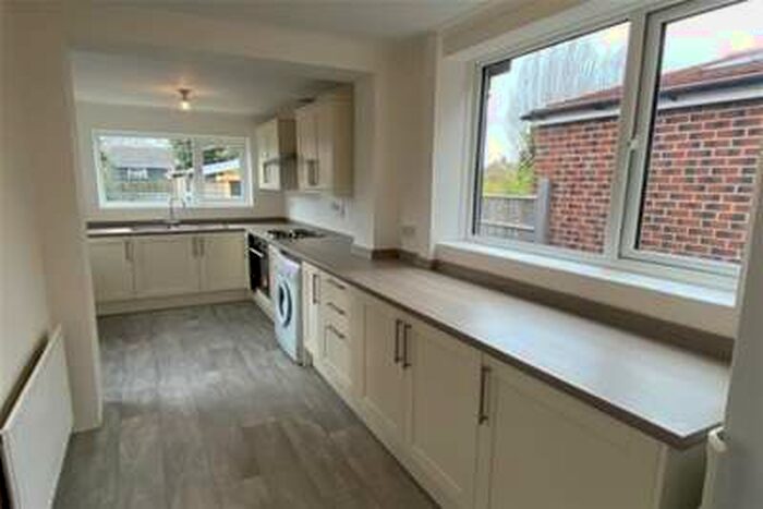 3 Bedroom Semi-Detached House To Rent In Broughton Road, Bessacarr, DN4