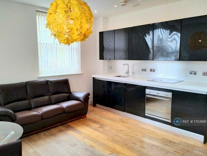 1 Bedroom Flat To Rent In Hanover House, Bradford, BD1