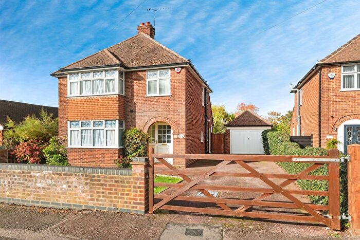 3 Bedroom Detached House For Sale In Brooklands Drive, Leighton Buzzard, LU7