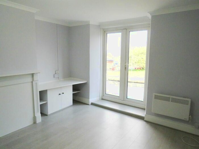 2 Bedroom Flat To Rent In Gloucester Road, Bristol, BS34