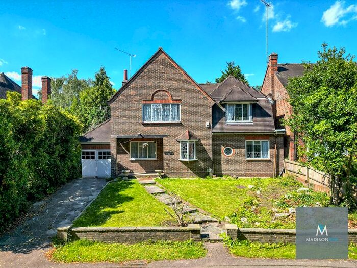 4 Bedroom Detached House To Rent In Brook Way, Chigwell, IG7