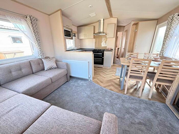 2 Bedroom Caravan For Sale In Perowne Way, Sandown, PO36