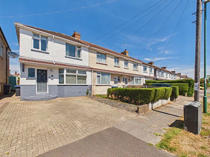 3 Bedroom End Of Terrace House To Rent In Monks Close, Lancing, BN15