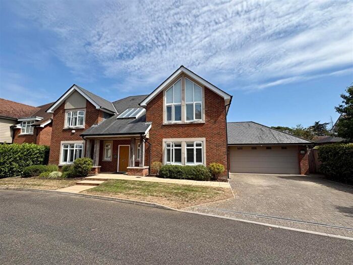 5 Bedroom Detached House To Rent In Dormy Crescent, Ferndown, BH22