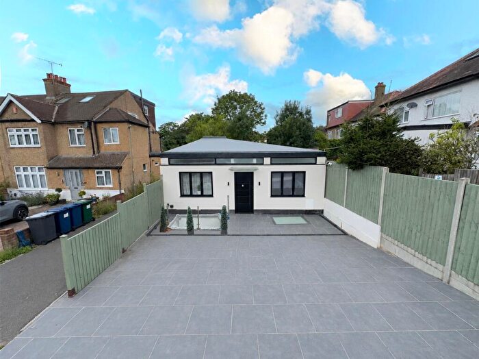 3 Bedroom Detached House For Sale In Downhurst Avenue, London, NW7