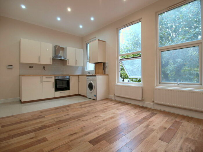 2 Bedroom Flat To Rent In Belmont Road, Turnpike Lane, N15