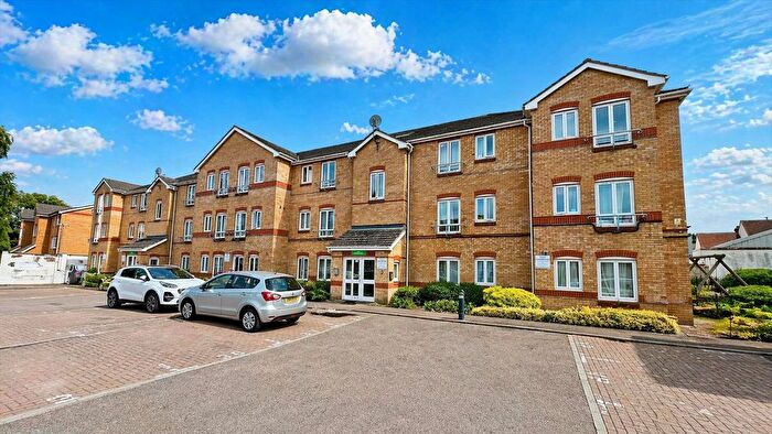 2 Bedroom Flat For Sale In Dominion Close, Hounslow, TW3