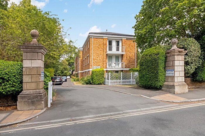 2 Bedroom Flat For Sale In Langford Green, Camberwell, London, SE5