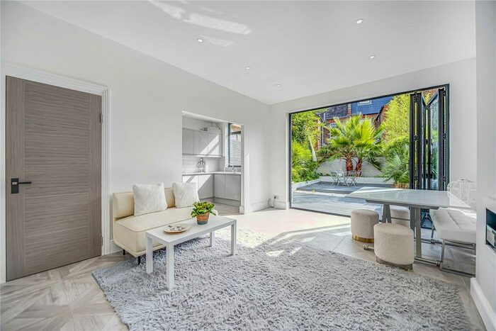 4 Bedroom Detached House To Rent In Kings Avenue, London, SW4