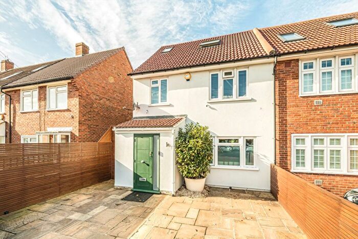 4 Bedroom Semi Detached House For Sale In Worple Road, Old Isleworth, TW7