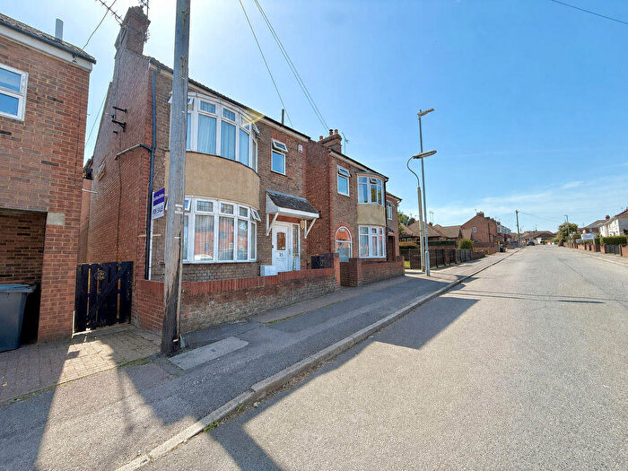 4 Bedroom Detached House For Sale In Periwinkle Lane, Dunstable, LU6