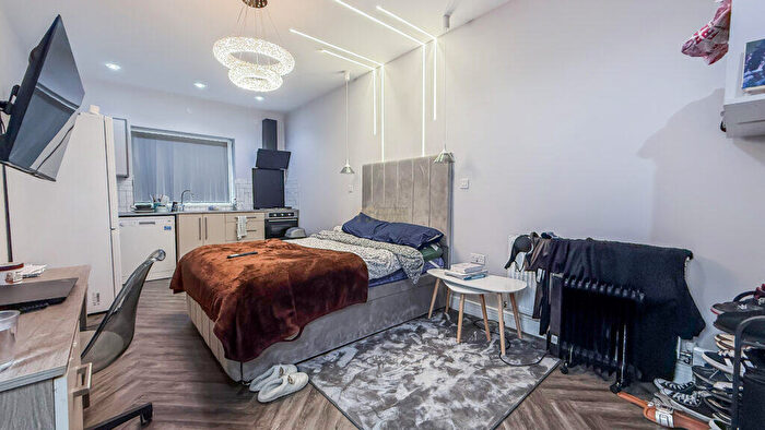 Studio To Rent In Dawlish Road, Selly Oak, Birmingham, B29