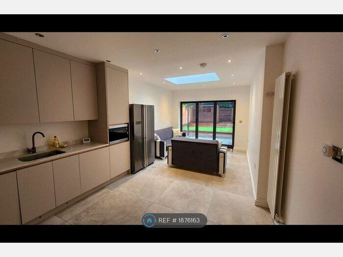 2 Bedroom Flat To Rent In Grantham Road, London, W4