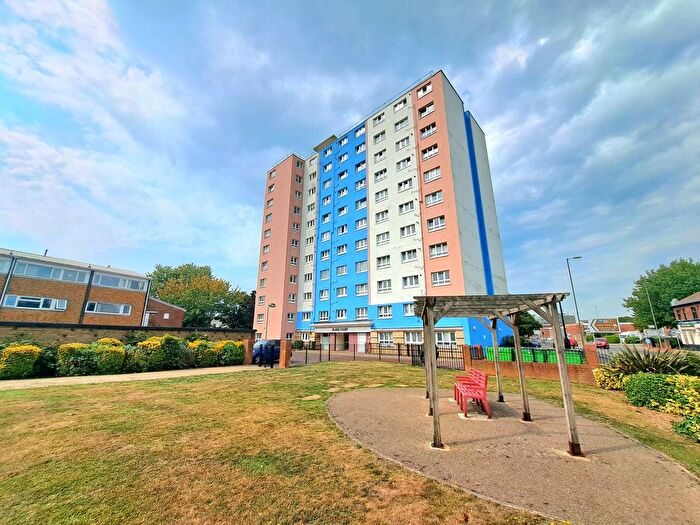1 Bedroom Flat For Sale In South Street, Gosport, PO12